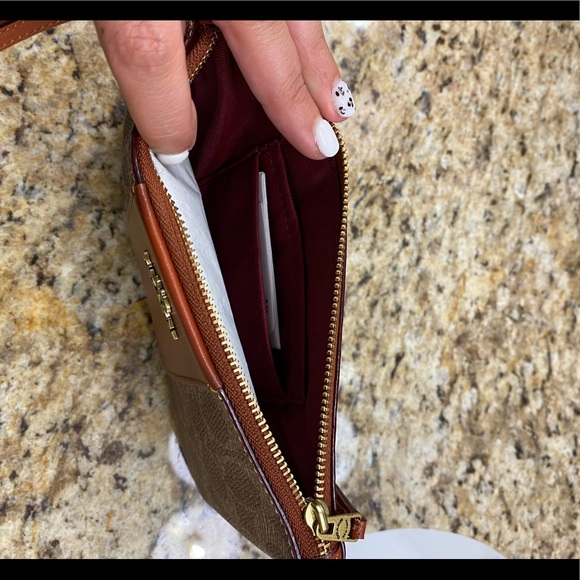 Coach small wristlet - Picture 2 of 8